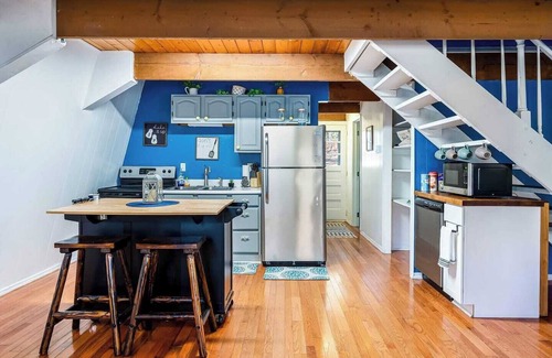 Alpine Lake Cabin | Private Lake/Beach w Golf, Fire Pit, Deck & WiFi!