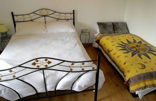 Le Retail House | Private Lakeside Lodge: Stunning holiday retreat with total isolation & nature.