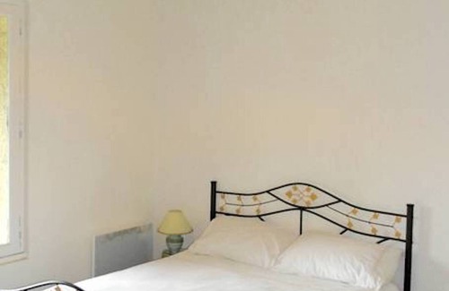 Le Retail House | Private Lakeside Lodge: Stunning holiday retreat with total isolation & nature.