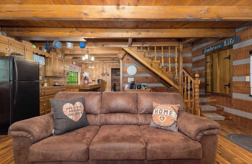 Lucas Cabin | Private Lakeview Rustic Cabin on Barren River Lake -40 min from Beech Bend + WKU