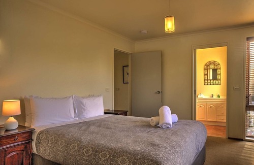 Coles Bay House | Private & located on 20 acres. Bath tub. Free wifi. Fireplace.