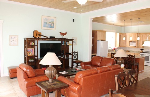 Cherokee House | PRIVATE LUXURY, Beachfront Home, Hot Tub, Kayaks, Paddle Board, Cabana