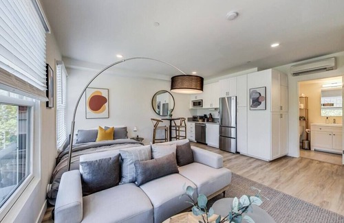 Adams Point Apartment | Private Luxury Studio in Lake Merritt
