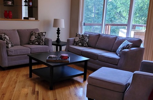 North Cowichan House | Private Mainfloor of House