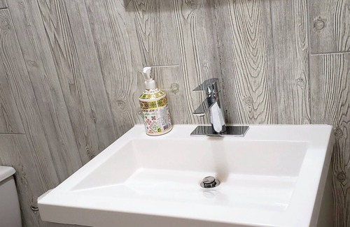 Hinton House | Private mobile home in Hinton only 45 minute drive to Jasper