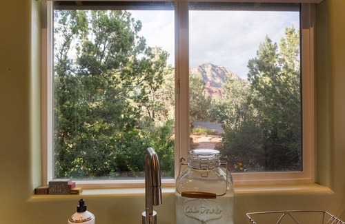 West Sedona Cottage | Private modern one-bedroom cottage in Sedona