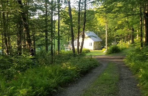 Eden Cabin | Private Mountain Pond Cabin