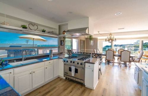 La Jolla Mesa House | Private Oasis in La Jolla