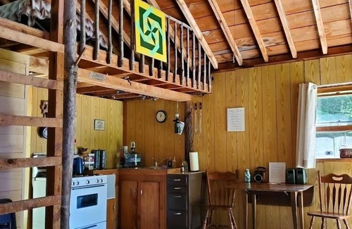 Glen Aubrey Cabin | Private off-grid rustic cabin, pet friendly, fishing