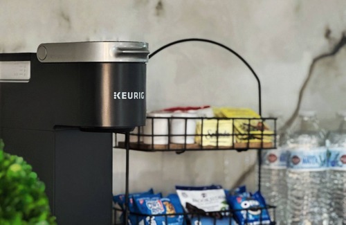 East Allegheny Apartment | Private Parking 2 BEDS Urban Serenity