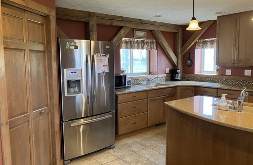 Berwick House | Private Peaceful Country Getaway - Family Friendly - Illinois