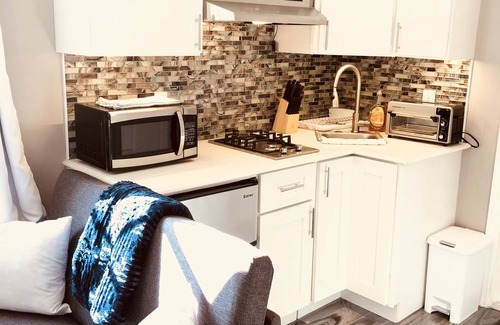 Nassau Cottage | Private "Plus" Suite #6