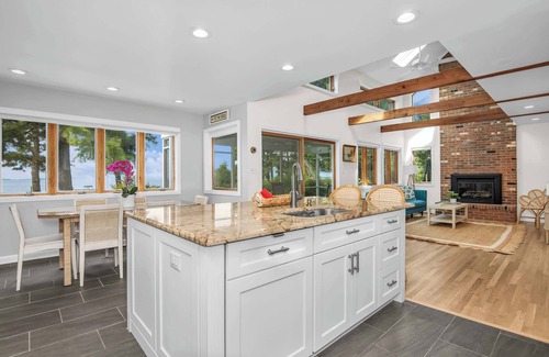 Royal Oak House | Private Pool and Waterfront for the Whole Crew