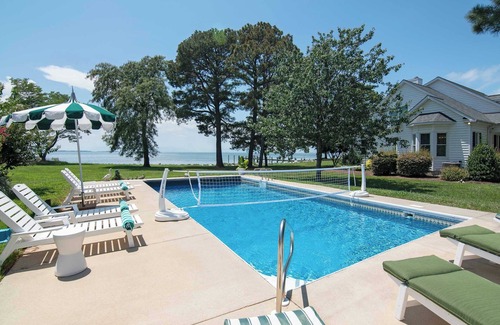 Royal Oak House | Private Pool and Waterfront for the Whole Crew