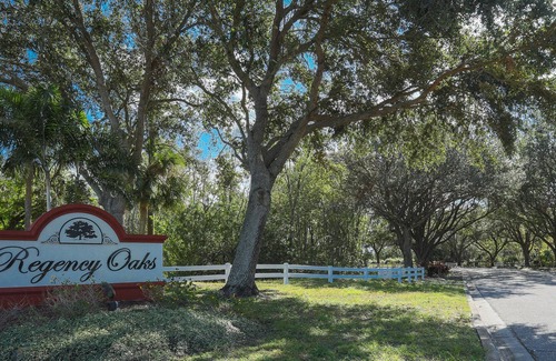 Regency Oaks House | Private Pool Lakefront Regency Oaks Cranes Galore