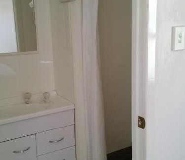 Hamilton Apartment | Private Queenwood Hideaway (Self Contained)