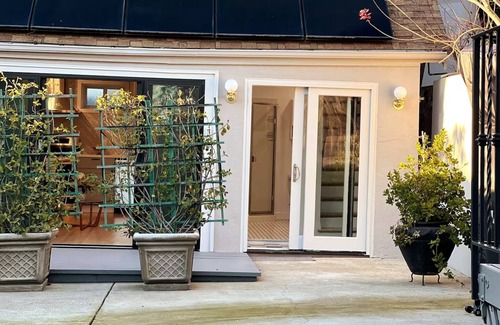 Piedmont Cottage | Private, remodeled cottage with modern amenities in desirable Crocker Highlands