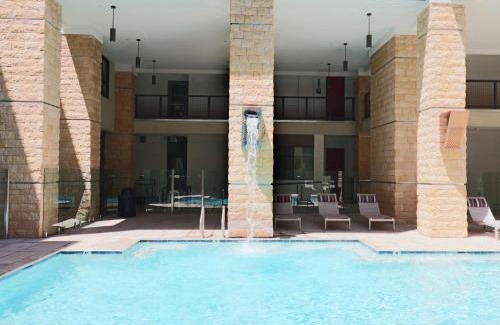 North Scottsdale Apartment | Private Rooftop Terrance-Walk Score 81-Shopping District-King Bed-Parking 4021