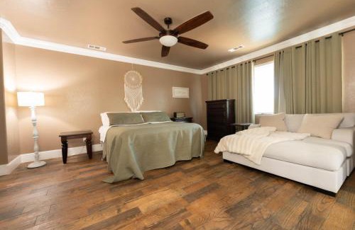 Tulare House | Private room-Ideal for working professionals-