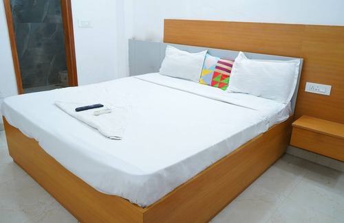 Chhatarpur Bed & Breakfast | PRIVATE ROOM IN CHATTARPUR