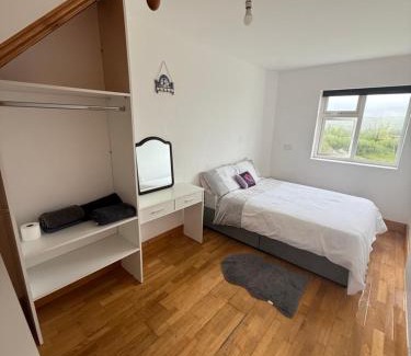 Portmagee House | Private Room in Skellig Apartment