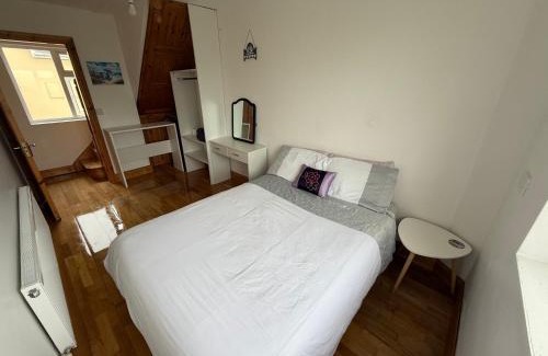 Portmagee House | Private Room in Skellig Apartment