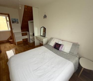 Portmagee House | Private Room in Skellig Apartment