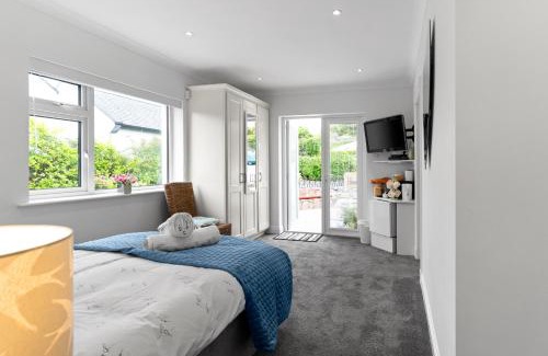 Roscoe Apartment | Private Room with Private Entrance.