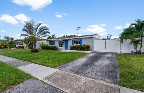 Hunt Club House | Private rooms in West Palm Beach - Close to Beaches