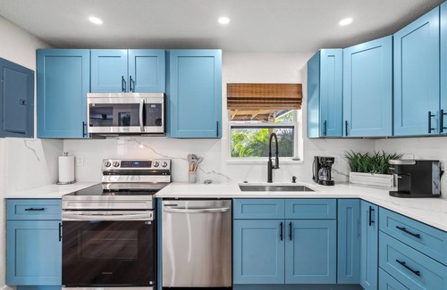 Mango Groves House | Private Spa Oasis! Sauna Hot Tub Cold Plunge - Mini Resort! Close to Beach!