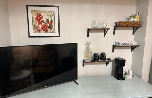 Downers Grove Apartment | Private Studio Apartment-Pet Friendly