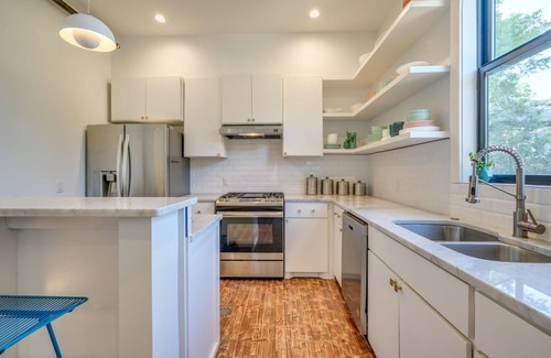 West End House | Private Suite in Historic Austin B&B: Sleeps 4!