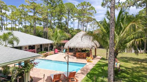 Hunt Club House | Private Tropical Paradise Guesthouse!