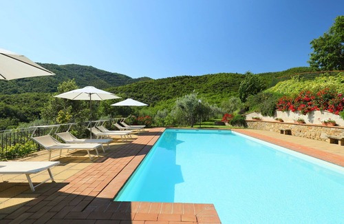 Pieve di Chio Villa | Private Villa with WIFI, private pool, TV, balcony, pets allowed, panoramic view, close to Cortona