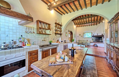 Terranuova Bracciolini Villa | Private Villa with private pool, WIFI, TV, patio, pets allowed, panoramic view, close to Arezzo