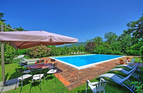 Terranuova Bracciolini Villa | Private Villa with private pool, WIFI, TV, patio, pets allowed, panoramic view, close to Arezzo