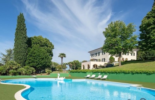 Acquesalate Villa | Private villa ideal location for families & weddings.