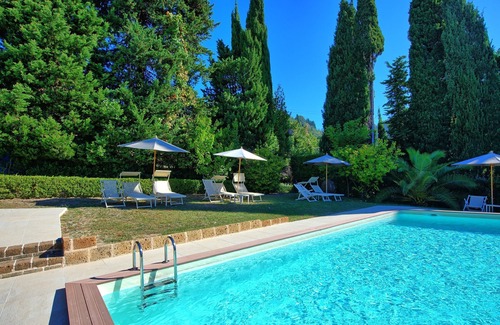 Camaiore Villa | Private Villa with hot tub, private pool, WIFI, A/C, TV, patio, panoramic view, close to Viareggio