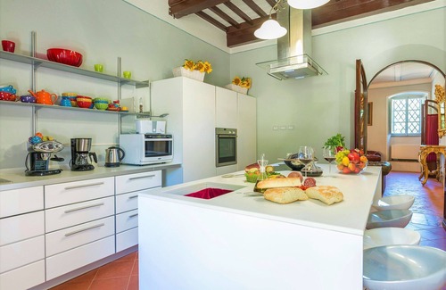 Cortona Villa | Private Villa with private pool, A/C, WIFI, hot tub, TV, patio, panoramic view, close to Cortona