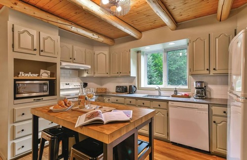 Labelle Ski Chalet | Private waterfront Mokki on the famous red River