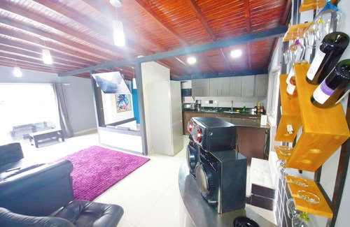 Zona Rosa Apartment | PROMO 18 BDRM Building, Pool+ 5Jacuzzis at Poblado