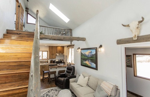 Larkspur Cabin | PROMO 5% WEEKLY AND 10% MONTHLY DISCOUNT!nMountain Cabin, conveniently located.