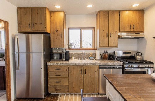 Larkspur Cabin | PROMO 5% WEEKLY AND 10% MONTHLY DISCOUNT!nMountain Cabin, conveniently located.