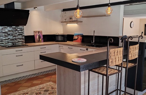 Viens House | Property near the colorado provençal with view surrounded by 8 ha not overlooked