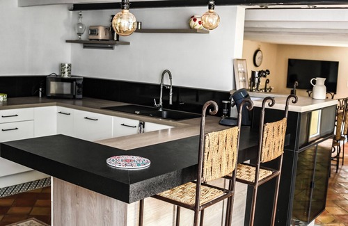 Viens House | Property near the colorado provençal with view surrounded by 8 ha not overlooked