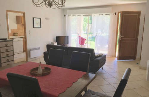 Saint-Saturnin-les-Avignon House | Provence countryside, house 100m2, private pool for 6
