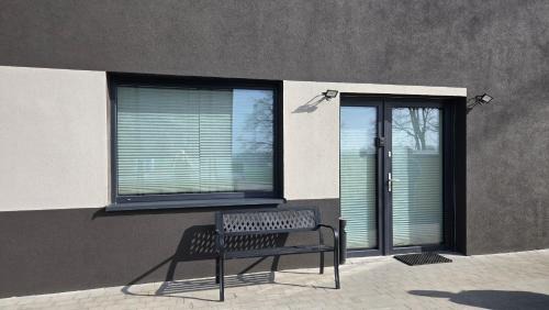 Pinczyn Apartment | Przestronny Luksusowy Apartament, Klimatyzacja, Duży Parking, Zameldowanie 24h, 2 sypialnie, salon, kuchnia, pralnia, monitoring, 95mkw