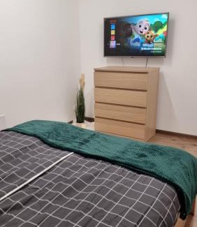 Pinczyn Apartment | Przestronny Luksusowy Apartament, Klimatyzacja, Duży Parking, Zameldowanie 24h, 2 sypialnie, salon, kuchnia, pralnia, monitoring, 95mkw