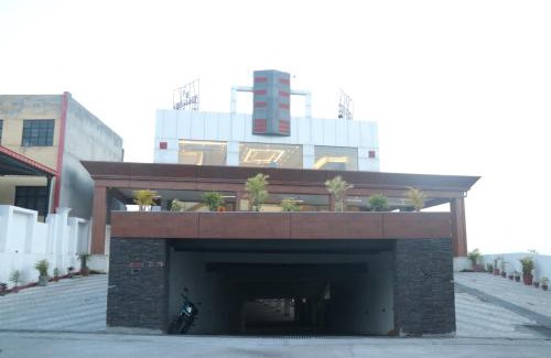 Una Hotel | Pt Moolraj Residency