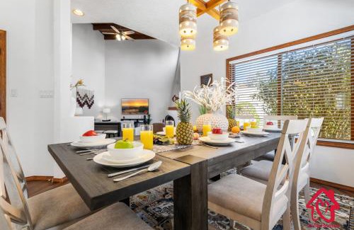 Northeast Heights House | Pueblo Moon w Pool - An Irvie Home